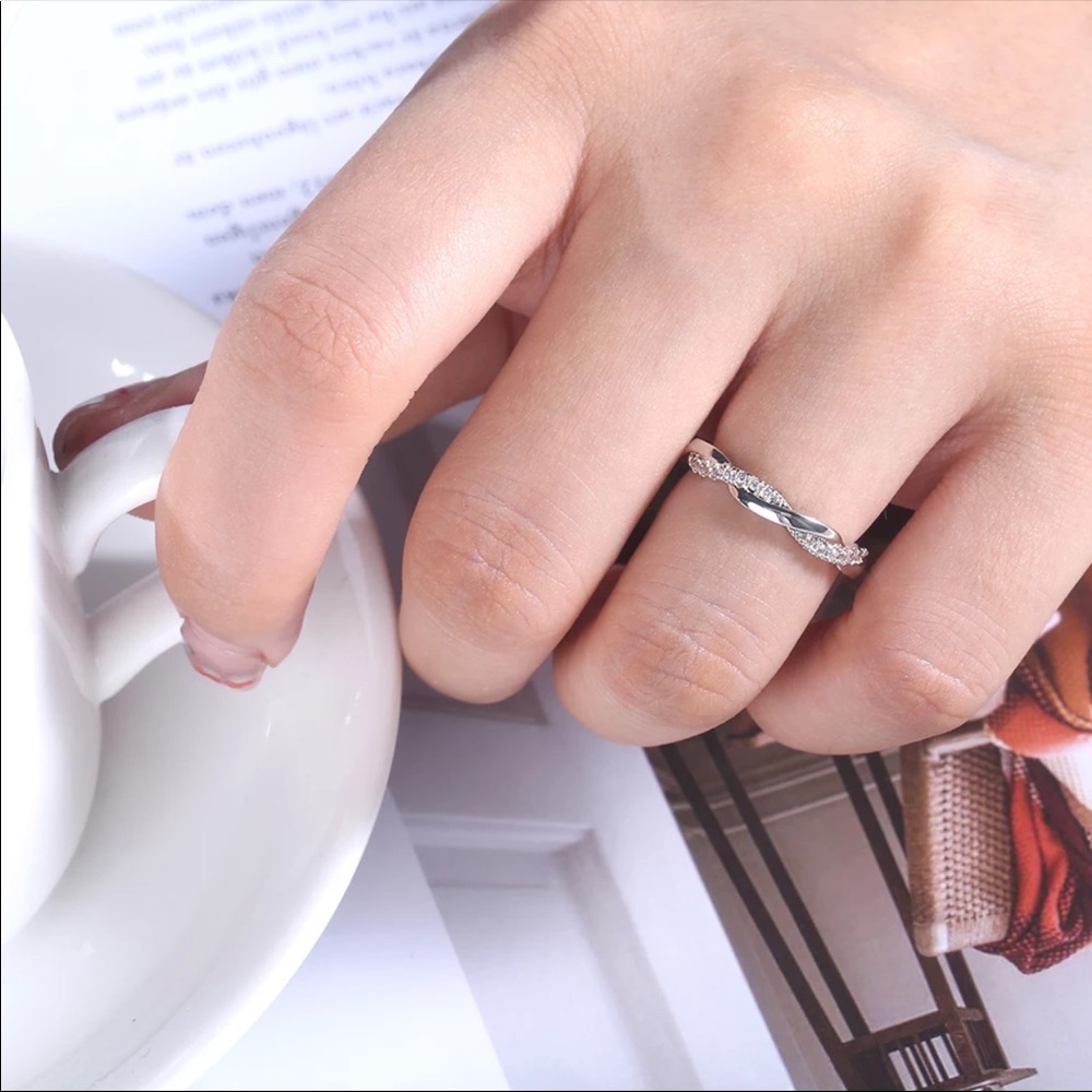 New Round Cut Twist 925 Silver Diamond Ring 💍 - Picture 7 of 7